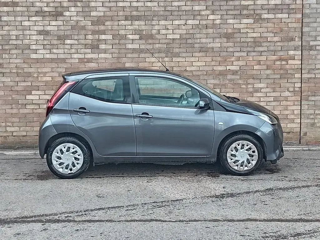 Used Toyota Aygo X-play 72 HP (52 kW) 2021 Grey Hatchback