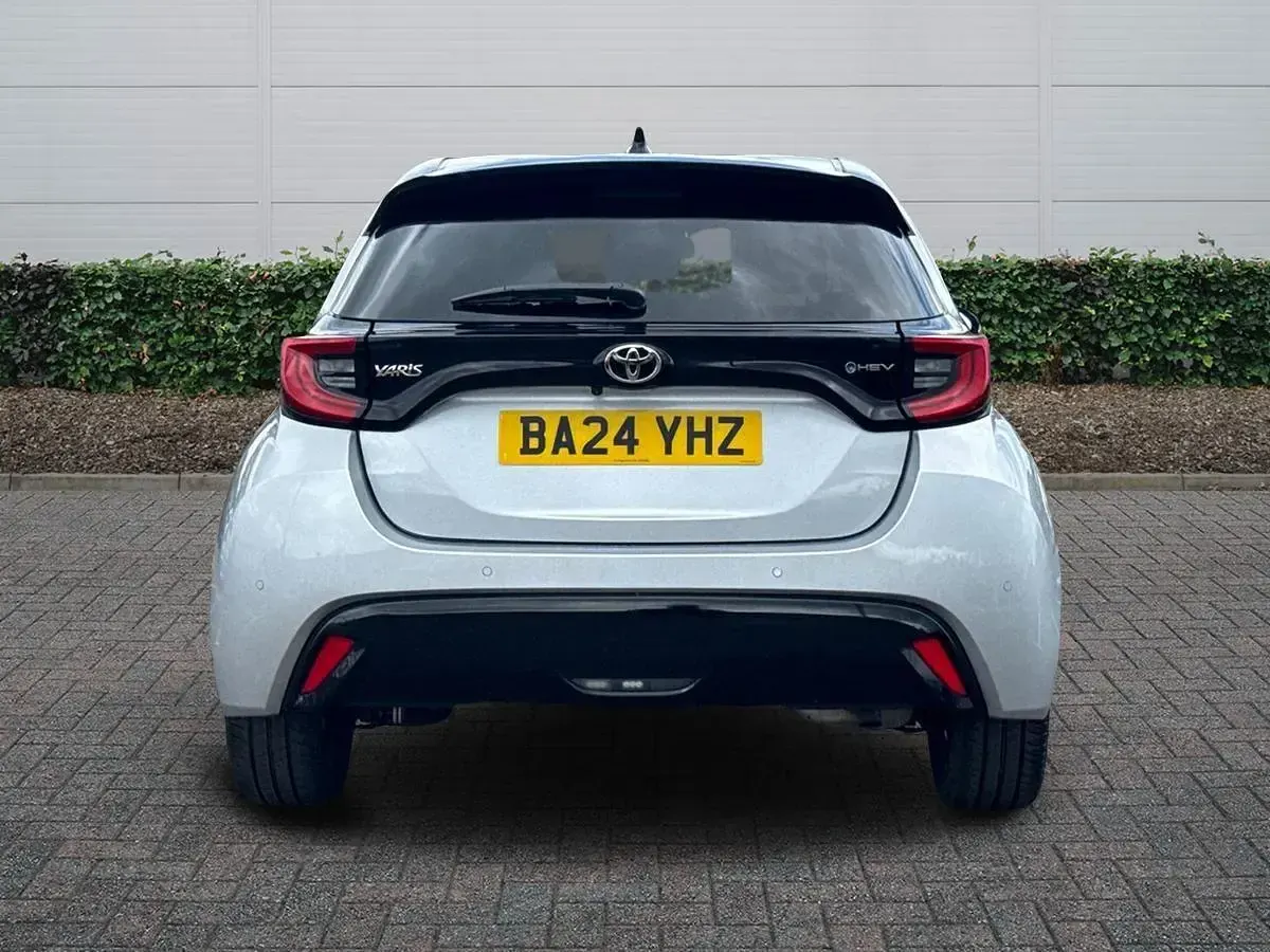 Used Toyota Yaris Edition 116 HP (85 kW) 2024 Silver Hatchback