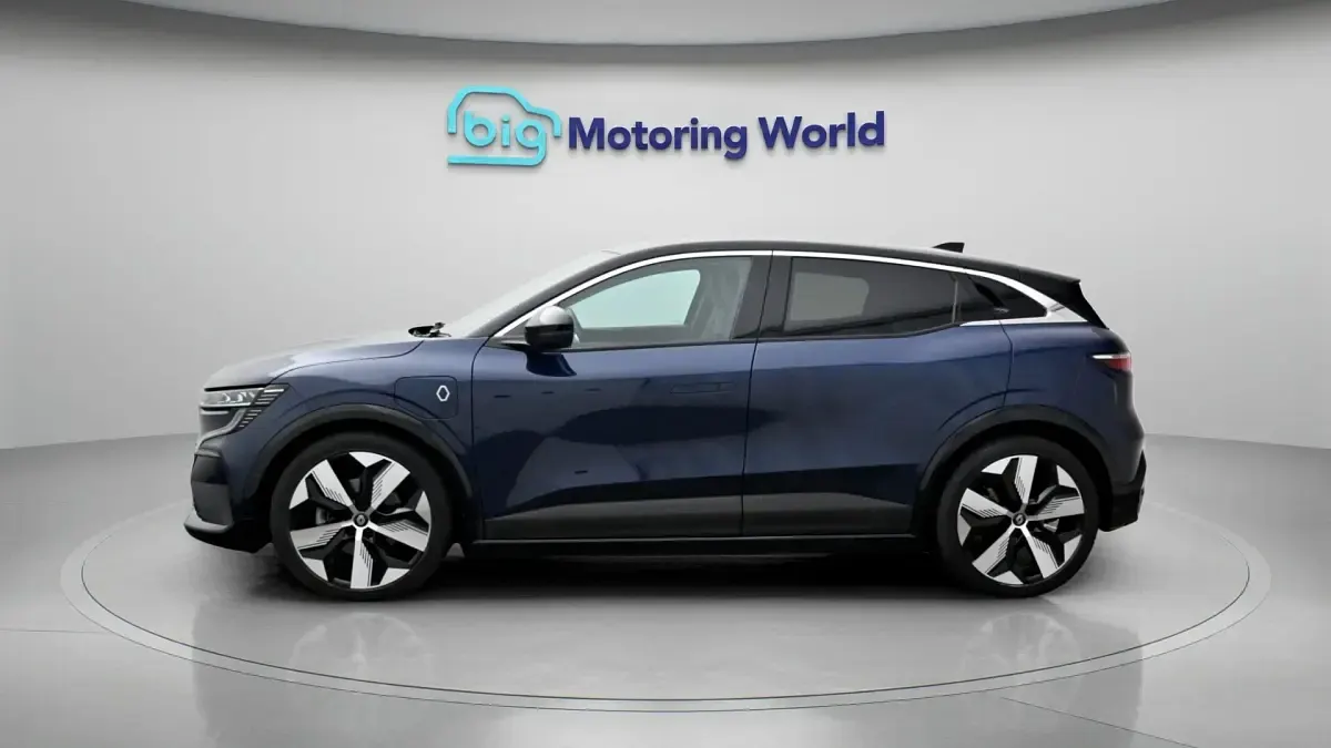 Used Renault Megane E-Tech Techno 161 kW (220 HP) 2023 Blue/black Hatchback