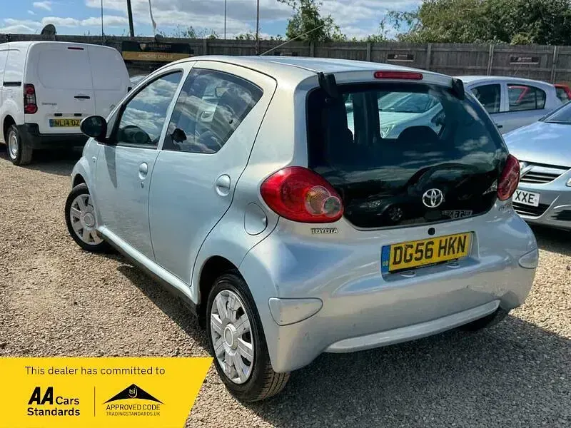 Used Toyota Aygo 67 HP (49 kW) 2006 Blue Hatchback