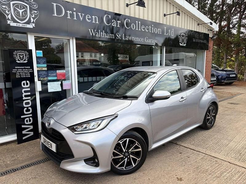 Silver Used 2022 Toyota Yaris Hybrid Design Hatchback | £12,995 (Good price) - Image 1/3