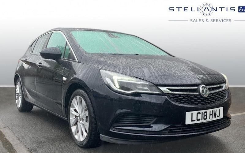 Blue Used 2018 Vauxhall Astra Hatchback | £7,252 (Good price) - Image 1/4
