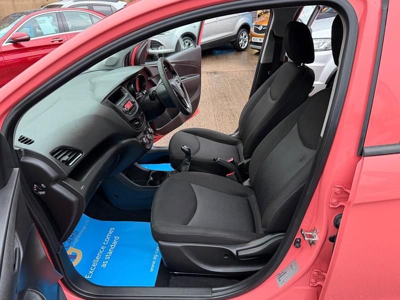 Used Vauxhall Viva 75 HP (55 kW) 2017 Red Hatchback
