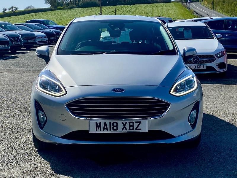 Used Ford Fiesta Zetec 70 HP (51 kW) 2018 Silver Hatchback