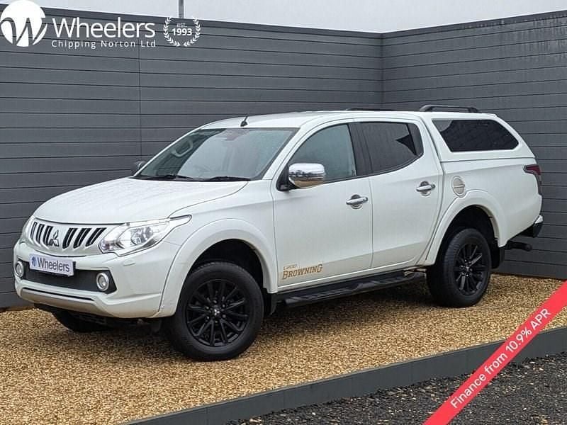 White Used 2016 Mitsubishi L200 Pickup | £13,995 (Fair price) - Image 1/3