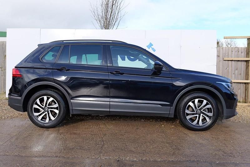 Used VW Tiguan Active 150 HP (110 kW) 2021 Black SUV