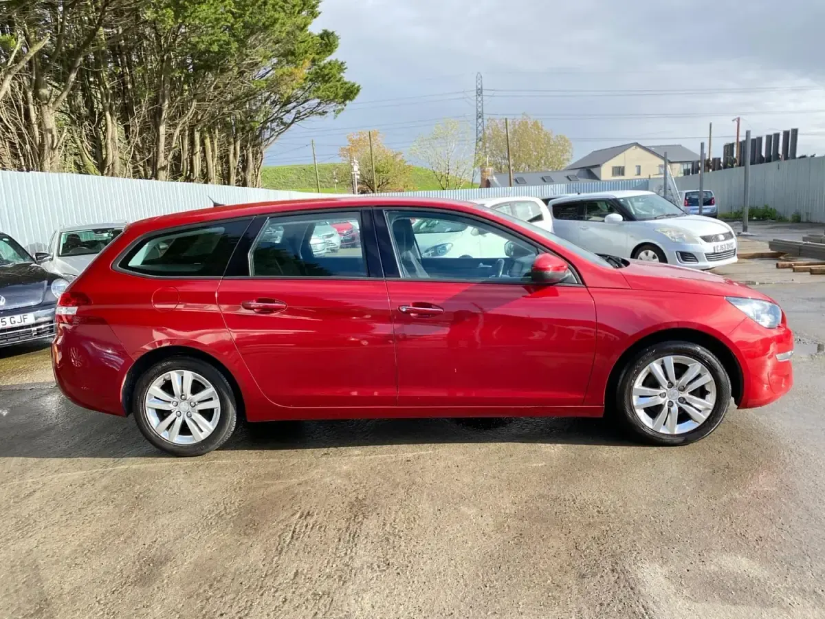 Usado Peugeot 308 Active 2026 Vermelho Carrinha