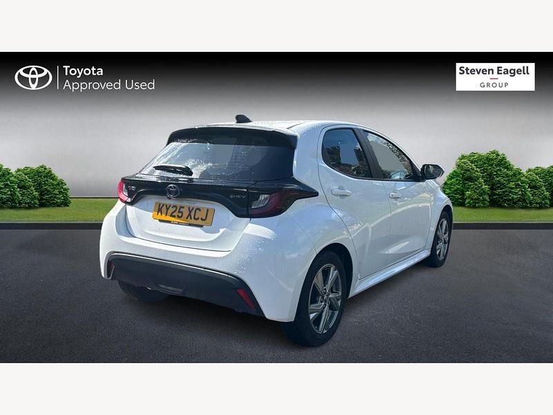 Used Toyota Yaris Hybrid 116 HP (85 kW) 2025 White Hatchback