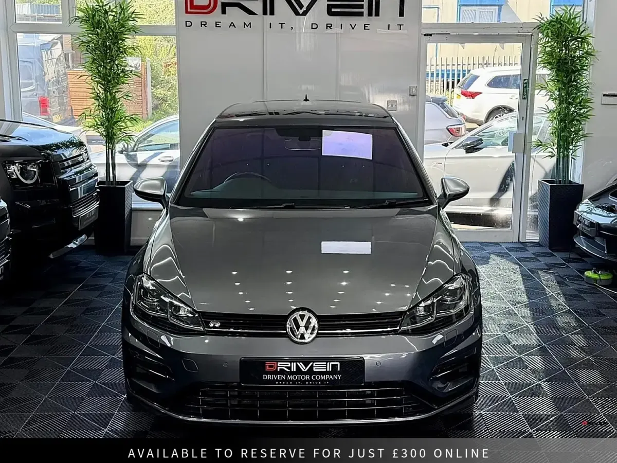 Begagnad VW Golf VII R 310 HK (228 kW) 2017 Grå Halvkombi