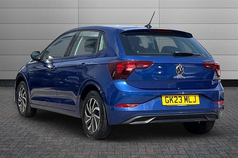 Used VW Polo Life 95 HP (69 kW) 2023 Blue Hatchback