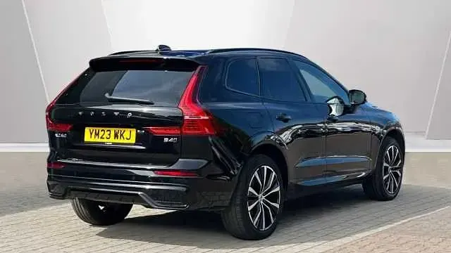 Usado Volvo XC60 Plus 194 HP (142 kW) 2024 Preto SUV