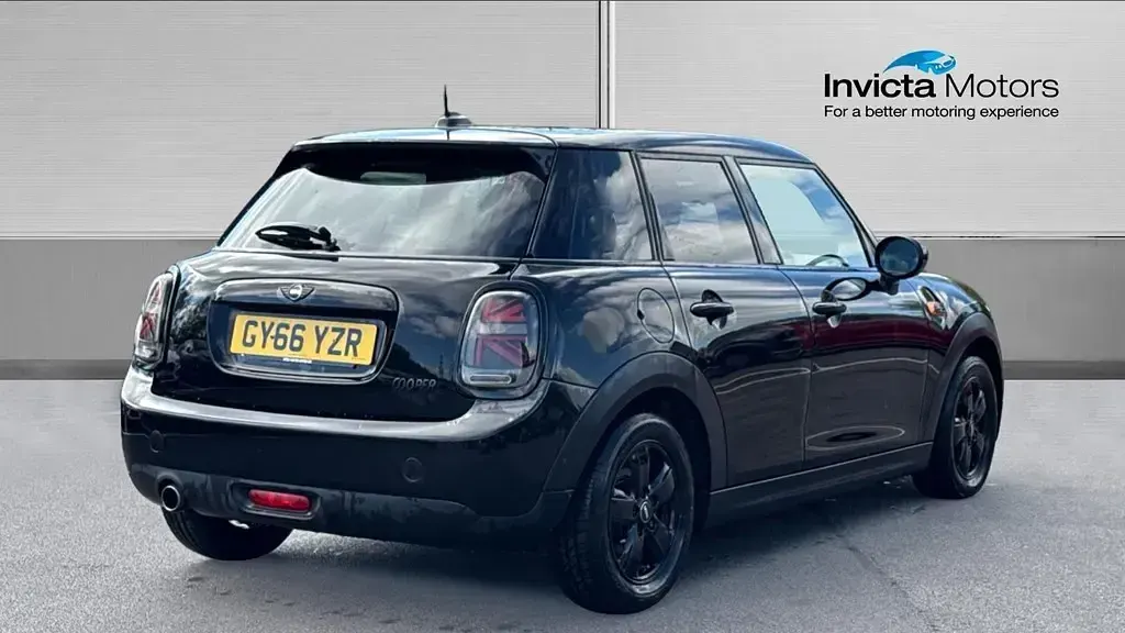 Usado Mini Cooper Hatch 136 HP (100 kW) 2016 Preto Citadino