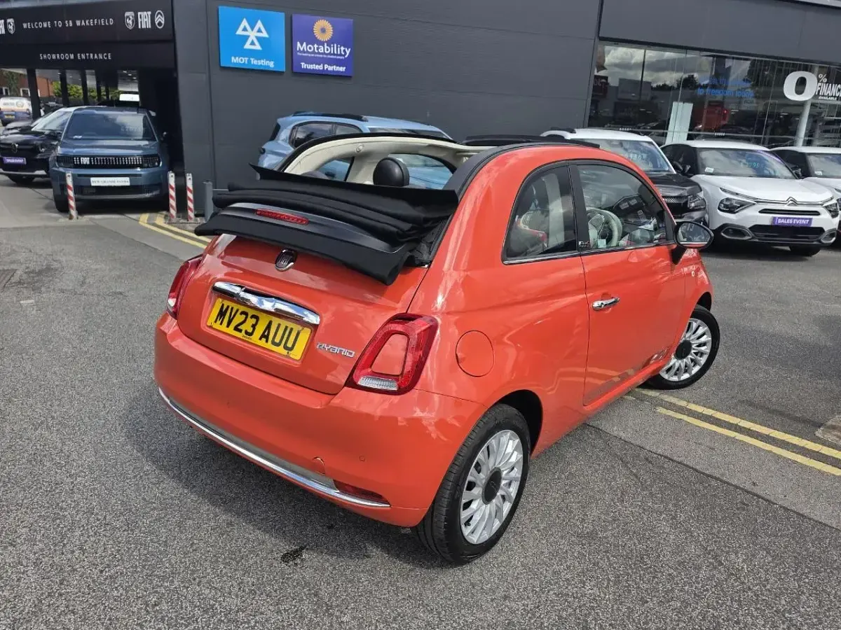 Used Fiat 500C Dolcevita 70 HP (51 kW) 2023 Red Cabriolet