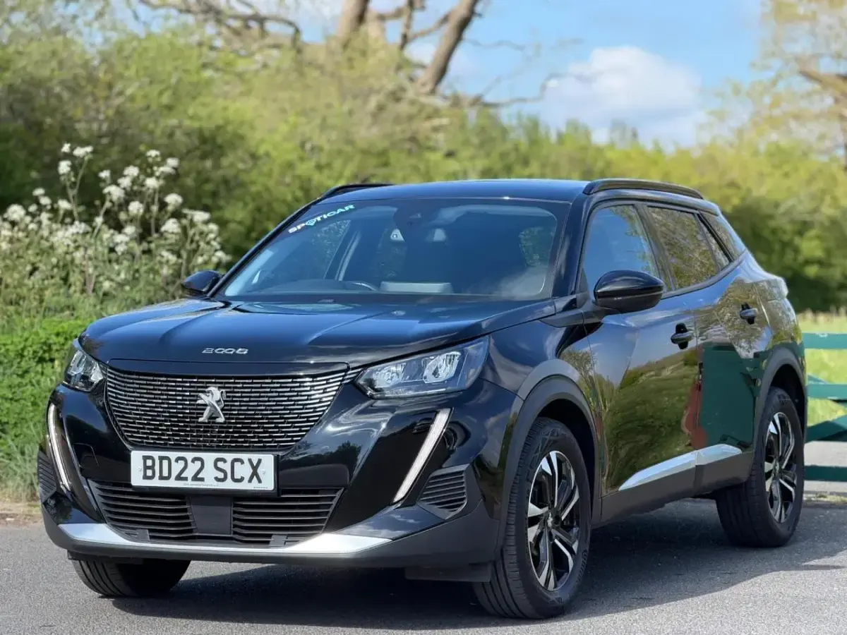 Second-hand Peugeot 2008 Allure Premium 129 CP (94 kW) 2022 Negru SUV
