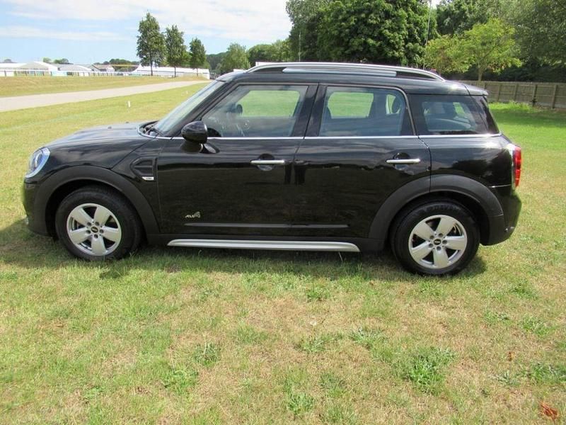 Used Mini Cooper D 2018 Midnight black Hatchback