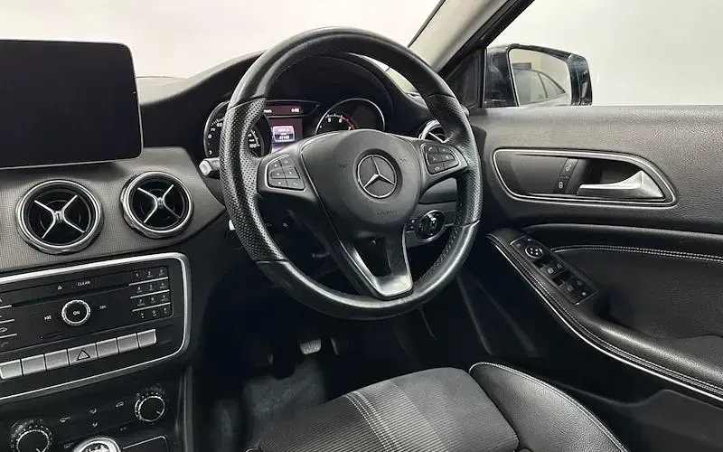 Used Mercedes GLA180 Urban 122 HP (89 kW) 2018 Grey SUV