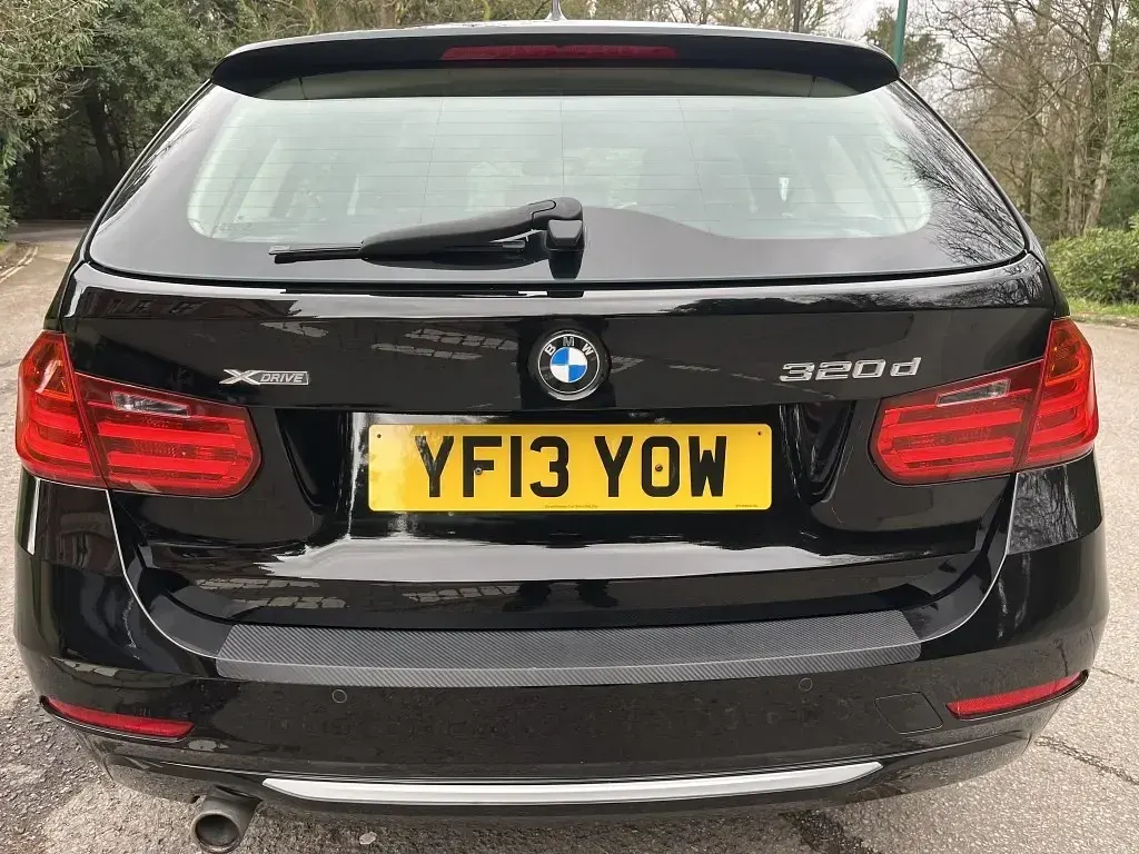 Begagnad BMW 320 2013 Svart Kombi