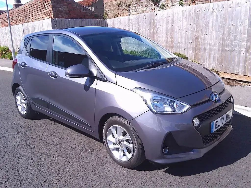 Usado Hyundai i10 Premium 87 HP (63 kW) 2017 Cinzento Citadino