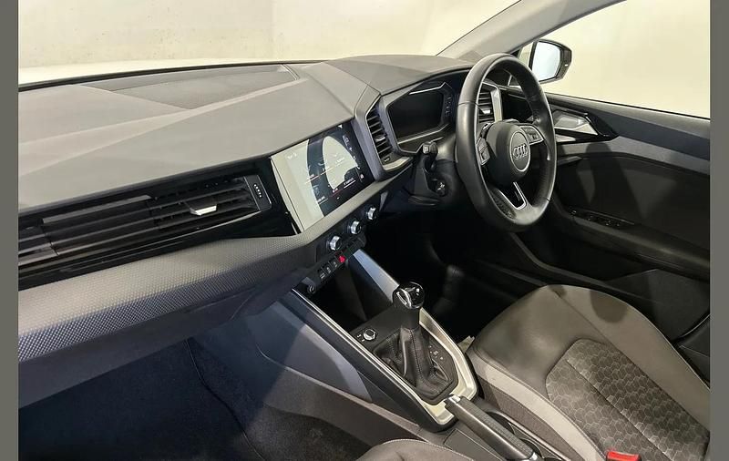 Used Audi A1 Sport 113 HP (83 kW) 2020 White SUV