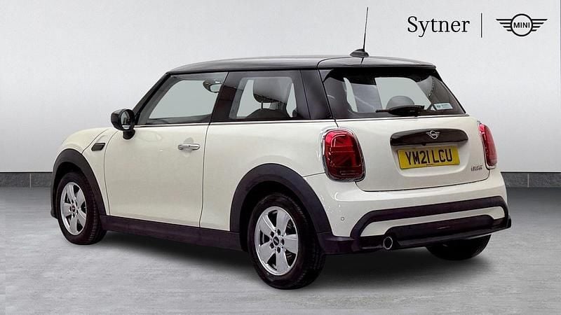 Used Mini Cooper Classic 134 HP (98 kW) 2021 White Hatchback