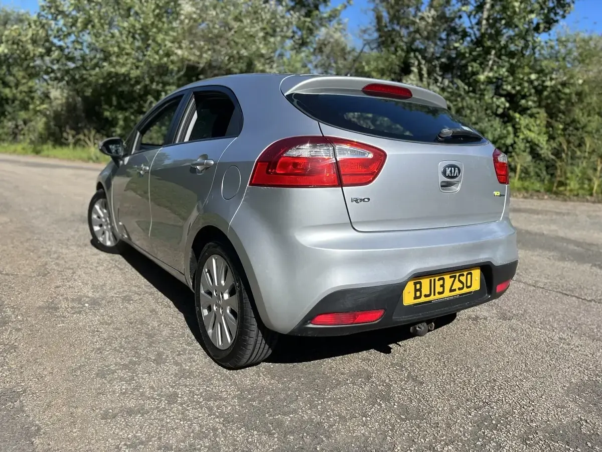 Used Kia Rio 75 HP (55 kW) 2013 Silver Hatchback