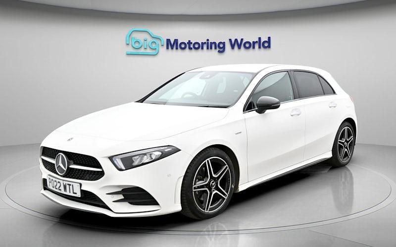 Used Mercedes A180 AMG Line Premium 136 HP (100 kW) 2022 White Hatchback