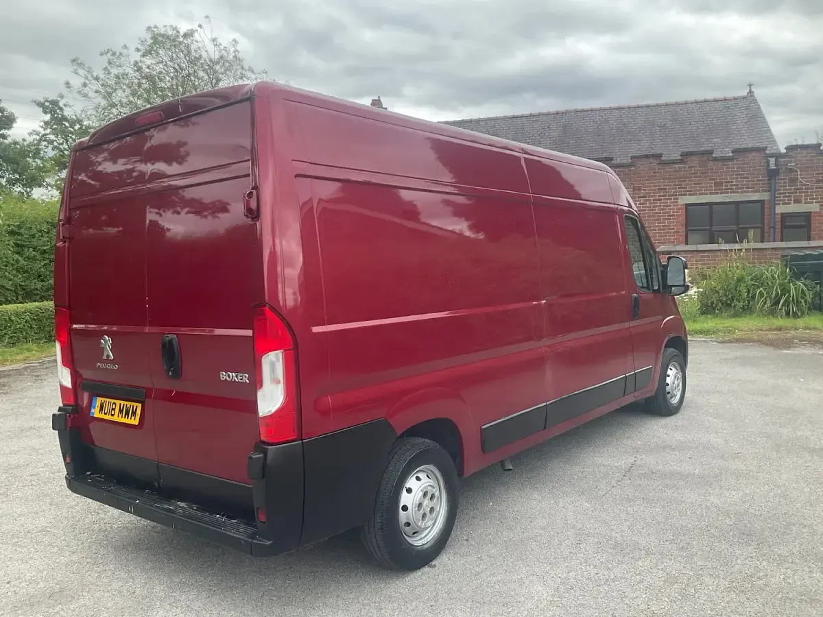 Used Peugeot Boxer 130 HP (95 kW) 2018 Red Van