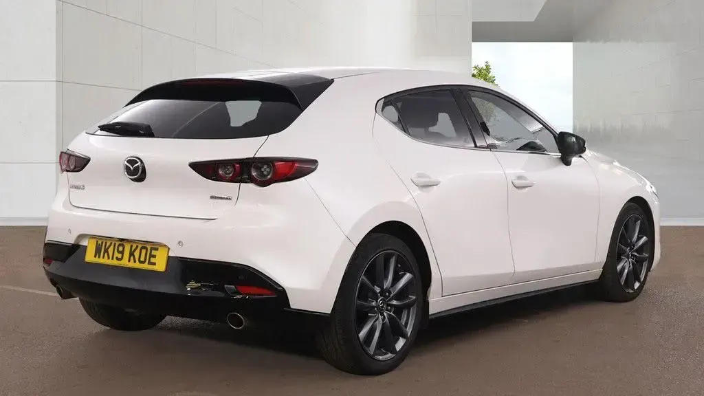 Used Mazda 3 Inclusive 122 HP (89 kW) 2019 White Hatchback
