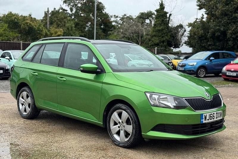 Used Skoda Fabia SE 90 HP (66 kW) 2016 Green Estate