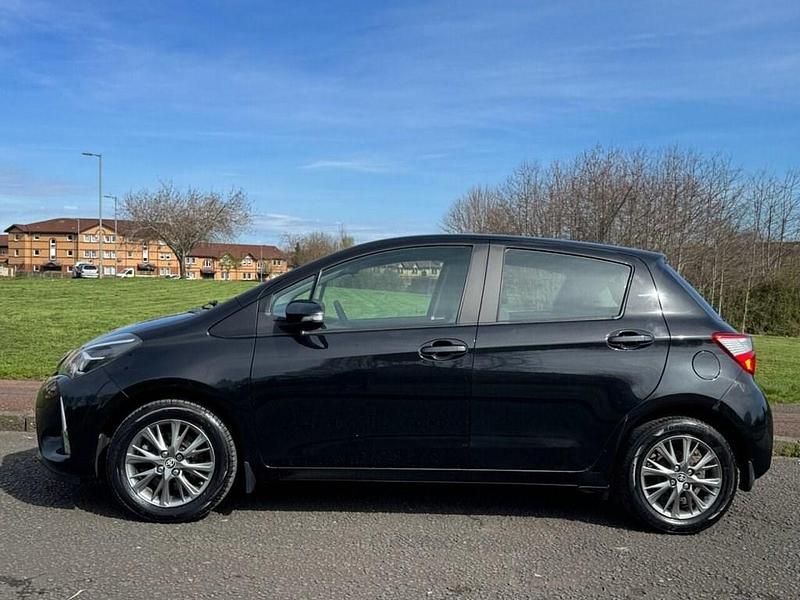Usado Toyota Yaris 111 HP (81 kW) 2017 Preto Citadino