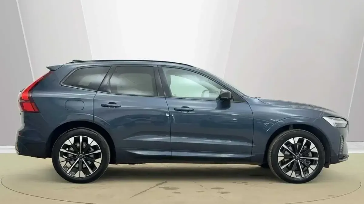 Second-hand Volvo XC60 Plus 247 CP (181 kW) 2025 Albastru SUV