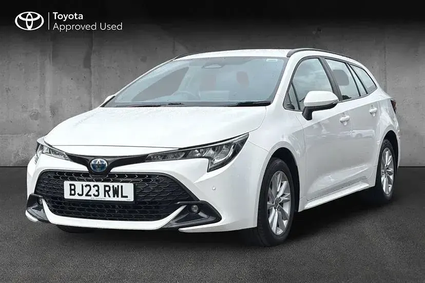 Used Toyota Corolla 140 HP (102 kW) 2023 White Estate