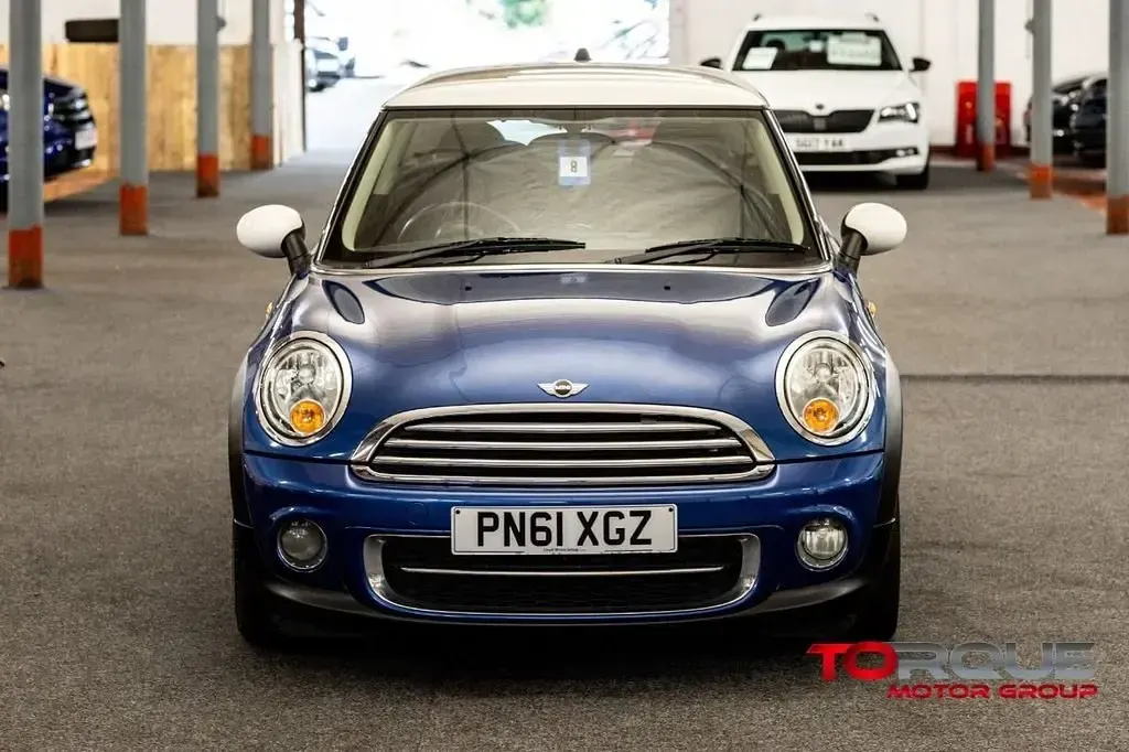 Usado Mini Cooper D Hatch 112 CV (82 kW) 2011 Azul Utilitario
