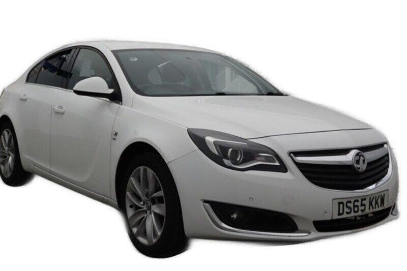 White Used 2015 Vauxhall Insignia SRi Hatchback | £3,195 - Image 1/1