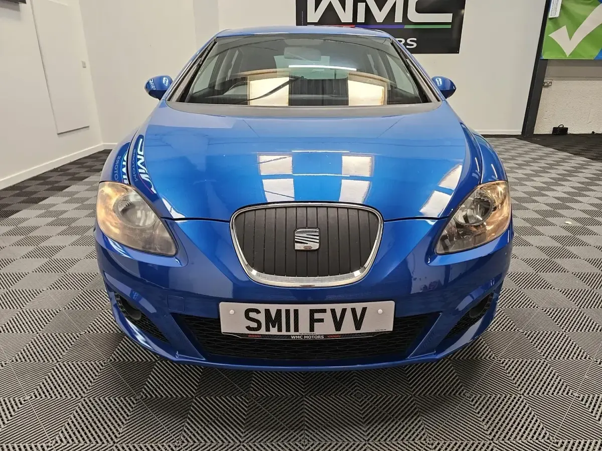 Used Seat Leon Ecomotive 105 HP (77 kW) 2011 Blue Hatchback