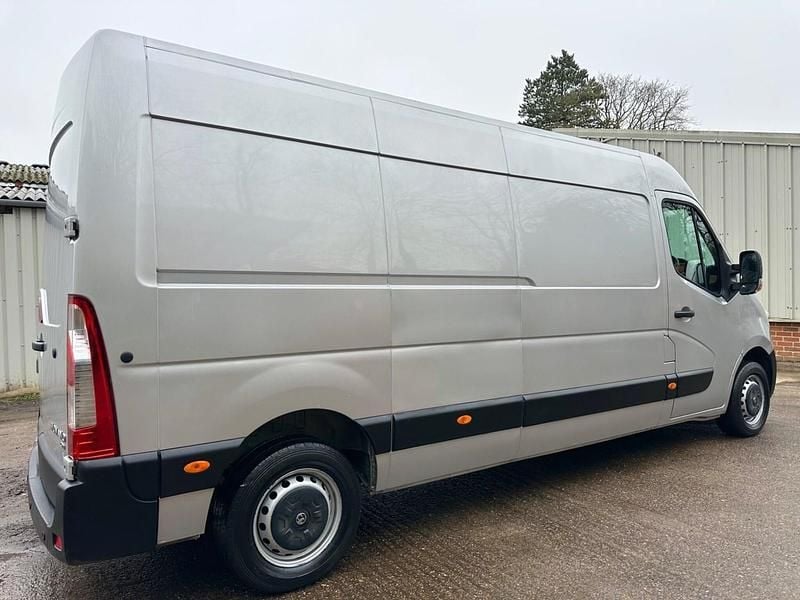 Used Vauxhall Movano 130 HP (95 kW) 2019 Silver MPV
