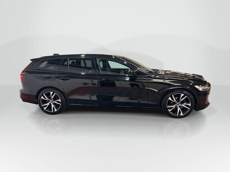 Used Volvo V60 R-Design Pro 190 HP (139 kW) 2020 Black Estate