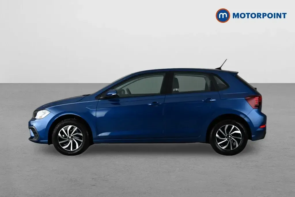 Begagnad VW Polo Life 2024 Blå Halvkombi