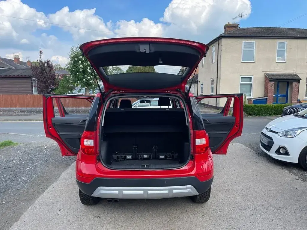 Used Skoda Yeti 110 HP (80 kW) 2014 Red SUV