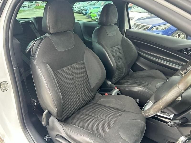 Used DS Automobiles DS3 Prestige 130 HP (95 kW) 2016 White Hatchback