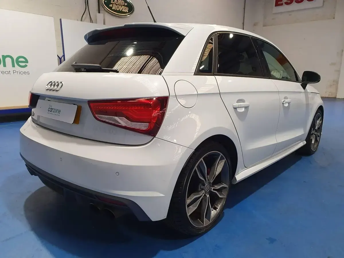 Used Audi A1 256 HP (188 kW) 2014 White Hatchback