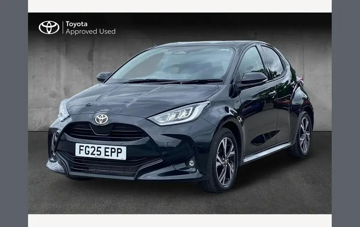Used Toyota Yaris Design 114 HP (83 kW) 2025 Black Hatchback