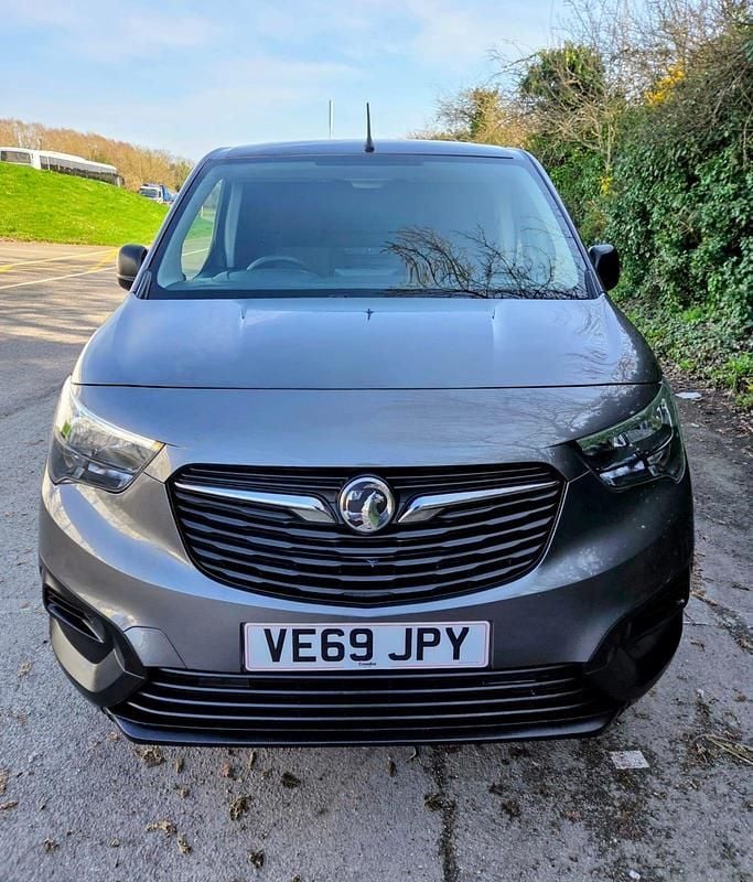 Used Vauxhall Combo Edition 100 HP (73 kW) 2019 Grey MPV