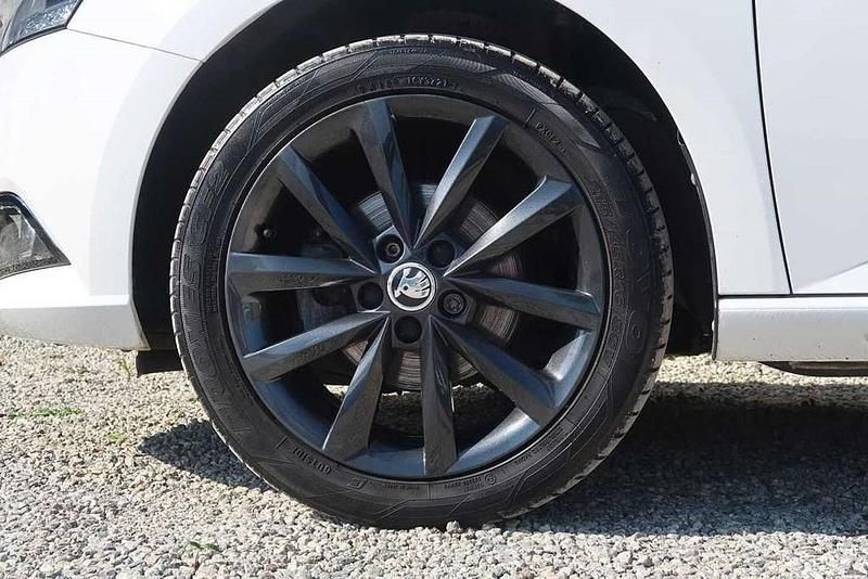 Used Skoda Fabia Colour Edition 58 HP (42 kW) 2020 Candy white black magic pearl effect Hatchback