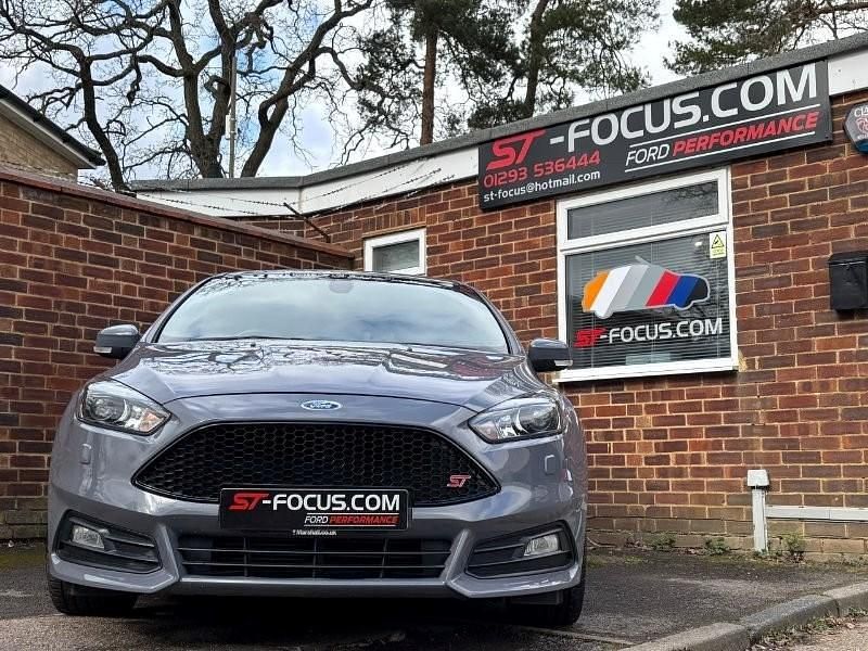 Used Ford Focus ST 250 HP (183 kW) 2017 Grey Hatchback