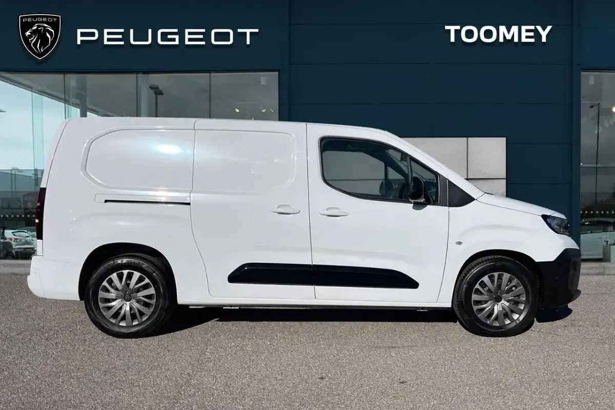 Second-hand Peugeot E-Partner 98 kW (134 CP) 2024 Alb Monovolum