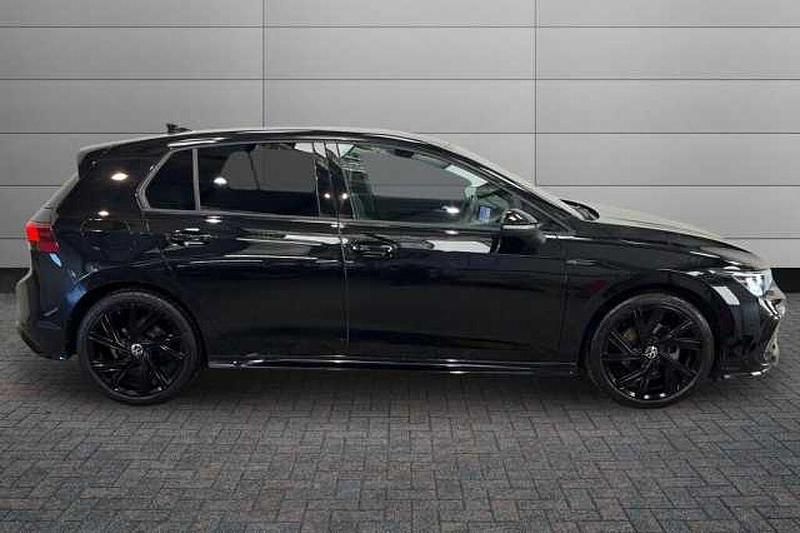 Second-hand VW Golf VIII Black Edition 150 CP (110 kW) 2024 Negru Hatchback