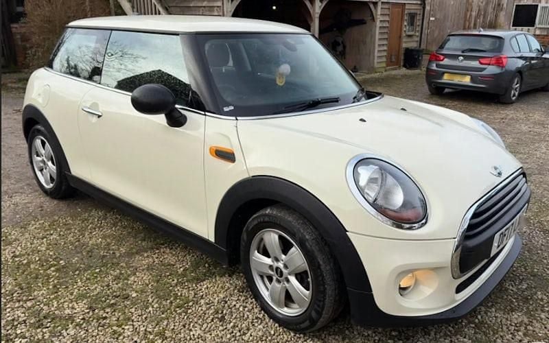 Used Mini ONE Hatch 102 HP (75 kW) 2017 White Hatchback
