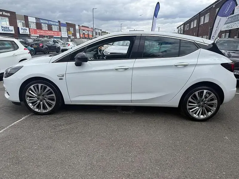 Used Vauxhall Astra Edition 2021 White Hatchback
