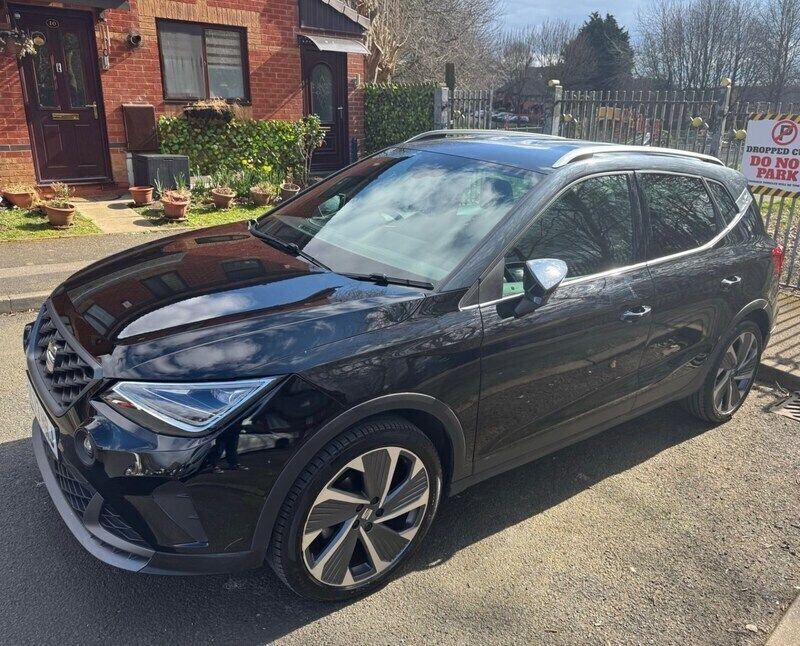 Black Used 2023 Seat Arona FR Sport SUV | £12,995 (Super price) - Image 1/4